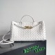 Migliore Repliche Bottega Veneta Andiamo Piccolo East/West Borsa Agnello Intrecciata Bianca Economiche Outlet Online