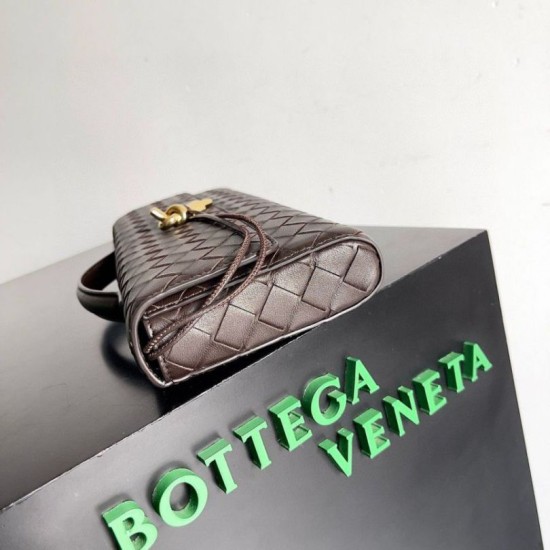Migliore Repliche Pochette Andiamo di Bottega Veneta con manico agnello intrecciata fondente Economiche Outlet Online