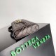 Migliore Repliche Pochette Andiamo di Bottega Veneta con manico agnello intrecciata fondente Economiche Outlet Online