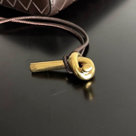 Migliore Repliche Pochette Andiamo di Bottega Veneta con manico agnello intrecciata fondente Economiche Outlet Online