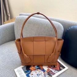 Replica perfetta Borsa Bottega Veneta Arco Media Vitello Intrecciato Caramello Imitazione Outlet Online