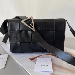 Migliore Repliche Bottega Veneta Cassett Borsa vitello stropicciata nera Economiche Outlet Online