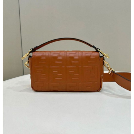 Perfette Qualità Repliche Borsa media Baguette Fendi nappa FF marrone Imitazione Perfette Qualità Repliche Borsa media Baguette Fendi nappa FF marrone Imitazione