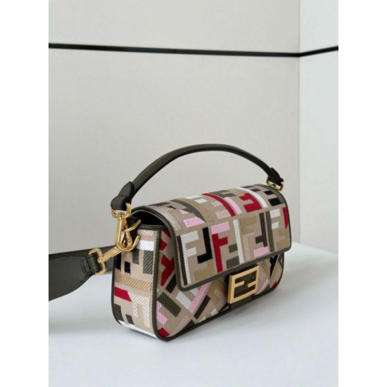 Perfette Qualità Repliche Borsa media Baguette Fendi tela con ricamo FF multicolore Imitazione Miglior Falso Borsa media Baguette Fendi tela con ricamo FF multicolore Economiche Premium