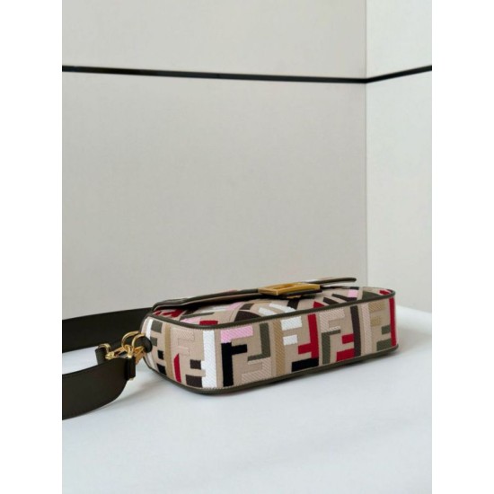 Perfette Qualità Repliche Borsa media Baguette Fendi tela con ricamo FF multicolore Imitazione Miglior Falso Borsa media Baguette Fendi tela con ricamo FF multicolore Economiche Premium