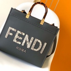 Replica perfetta Borsa tote media Fendi Sunshine nera con logo pitone Imitazione Outlet Online