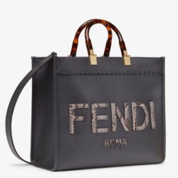 Replica perfetta Borsa tote media Fendi Sunshine nera con logo pitone Imitazione Outlet Online