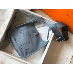 Miglior Falso Hermes Evelyne III 29 PM Borsa Blue Lin Clemence Economiche Premium