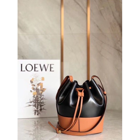 Perfette Qualità Repliche Loewe Piccolo Balloon Bucket Borsa Nero/Tan vitello Imitazione