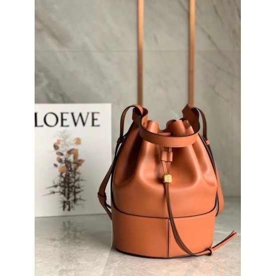 Miglior Falso Loewe Medium Balloon Bucket Borsa Camel Calfskin Economiche Premium