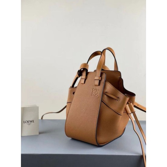 Miglior Falso Loewe Mini Hammock Drawstring Borsa Brown Economiche Premium