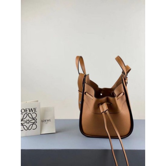 Miglior Falso Loewe Mini Hammock Drawstring Borsa Brown Economiche Premium