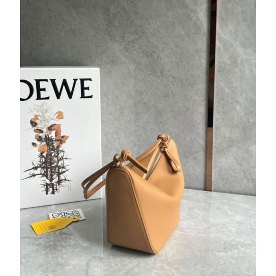 Replica perfetta Loewe Mini Hammock Hobo Borsa Light Brown Vitello Imitazione Outlet Online