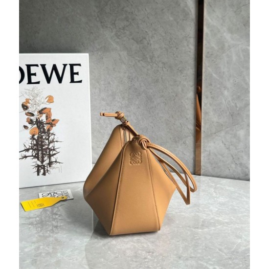 Replica perfetta Loewe Mini Hammock Hobo Borsa Light Brown Vitello Imitazione Outlet Online