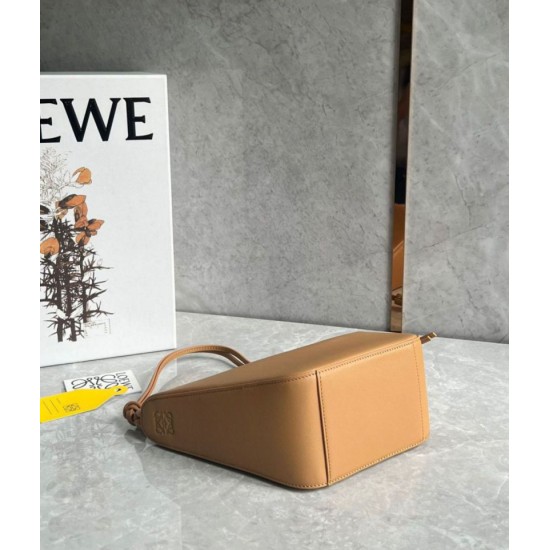 Replica perfetta Loewe Mini Hammock Hobo Borsa Light Brown Vitello Imitazione Outlet Online