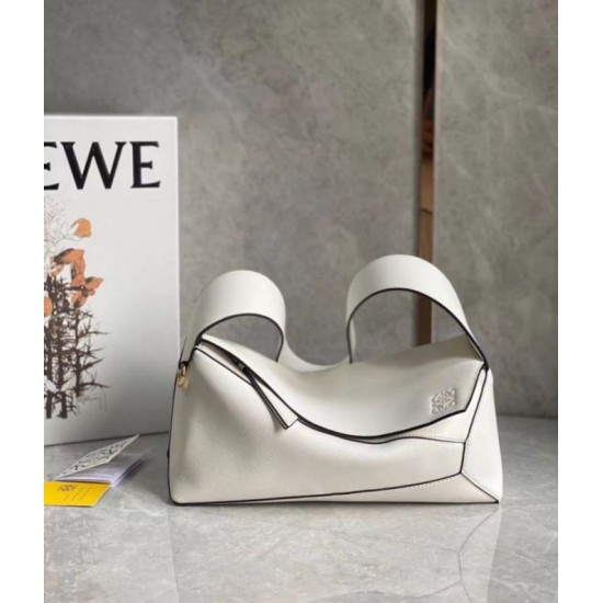 Migliore Replica Borsa Hobo Puzzle Loewe vitello nappa bianca Imitazioni Outlet Italia Miglior Falso Borsa Hobo Puzzle Loewe vitello nappa bianca Economiche Premium