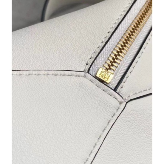 Migliore Replica Borsa Hobo Puzzle Loewe vitello nappa bianca Imitazioni Outlet Italia Miglior Falso Borsa Hobo Puzzle Loewe vitello nappa bianca Economiche Premium