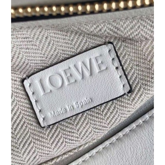 Migliore Replica Borsa Hobo Puzzle Loewe vitello nappa bianca Imitazioni Outlet Italia Miglior Falso Borsa Hobo Puzzle Loewe vitello nappa bianca Economiche Premium