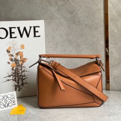Miglior Falso Loewe Puzzle Piccolo Borsa Tan Classico Vitello Economiche Premium