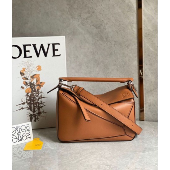 Miglior Falso Loewe Puzzle Piccolo Borsa Tan Classico Vitello Economiche Premium