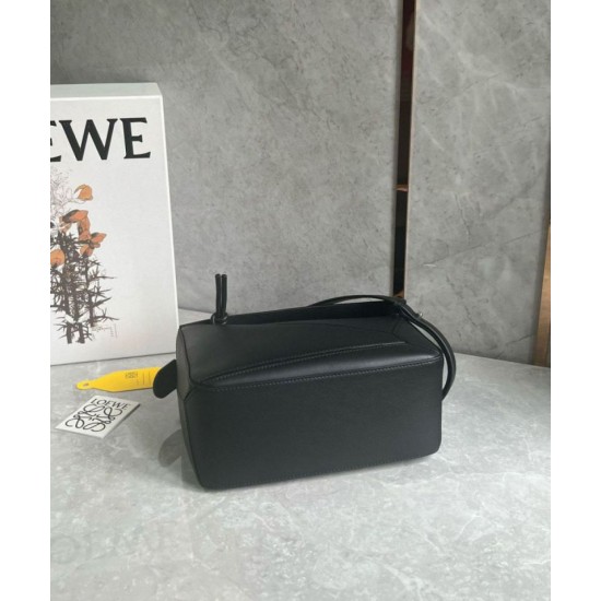 Replica perfetta Loewe Puzzle Piccolo Borsa Nero Vitello con Manico Intrecciato Imitazione Outlet Online