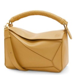 Miglior Falso Loewe Puzzle Piccolo Borsa Sahara Vitello con Manico Intrecciato Economiche Premium