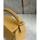 Miglior Falso Loewe Puzzle Piccolo Borsa Sahara Vitello con Manico Intrecciato Economiche Premium
