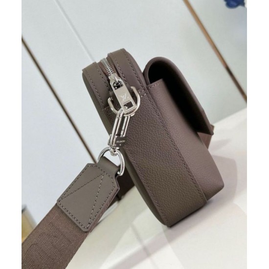 Migliore Repliche Louis Vuitton Fastline Messenger Borsa LV Aerogram color moka M11626 Economiche Outlet Online