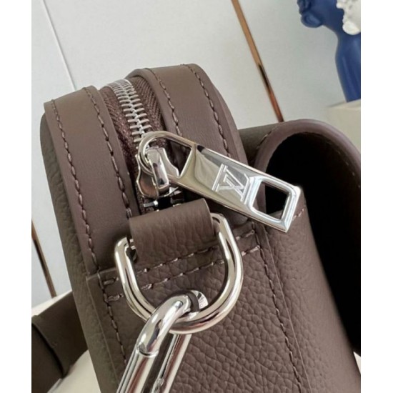 Migliore Repliche Louis Vuitton Fastline Messenger Borsa LV Aerogram color moka M11626 Economiche Outlet Online