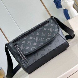 Migliore Repliche Louis Vuitton Pulse Messenger Borsa tela monogram Eclipse M12681 Economiche Outlet Online