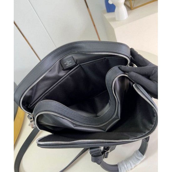 Repliche Louis Vuitton Porte Documents Voyage GM Taiga nera M30967 Imitazioni Premium Miglior Falso Louis Vuitton Porte Documents Voyage GM Taiga nera M30967 Economiche Premium