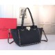 Replica perfetta Valentino Piccolo Rockstud Tote Nero Grained Calfskin Imitazione Outlet Online