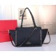 Replica perfetta Valentino Piccolo Rockstud Tote Nero Grained Calfskin Imitazione Outlet Online