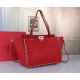 Repliche Valentino Medium Rockstud Tote Rosso Grain Calfskin Imitazioni Premium Miglior Falso Valentino Medium Rockstud Tote Rosso Grain Calfskin Economiche Premium