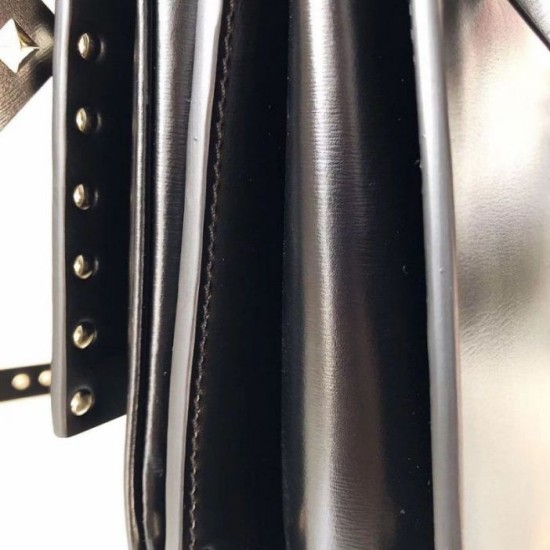 Perfette Qualità Repliche Valentino Rockstud Crossbody Borsa Nero Vitello Imitazione Replica perfetta Valentino Rockstud Crossbody Borsa Nero Vitello Imitazione Outlet Online