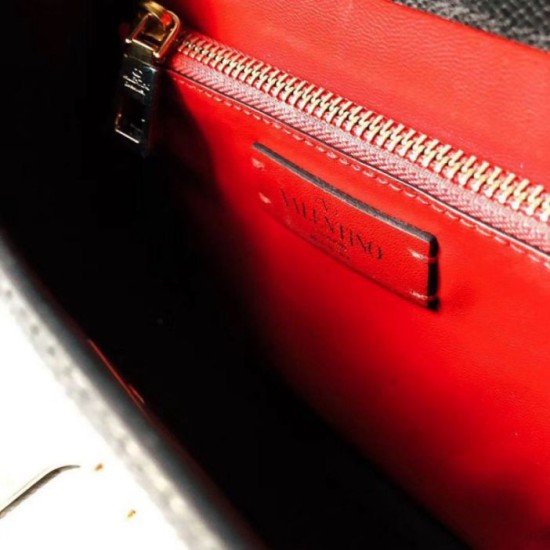 Repliche Valentino Piccolo Vsling HandBorsa Nero Vitello Granato Imitazioni Premium Replica perfetta Valentino Piccolo Vsling HandBorsa Nero Vitello Granato Imitazione Outlet Online