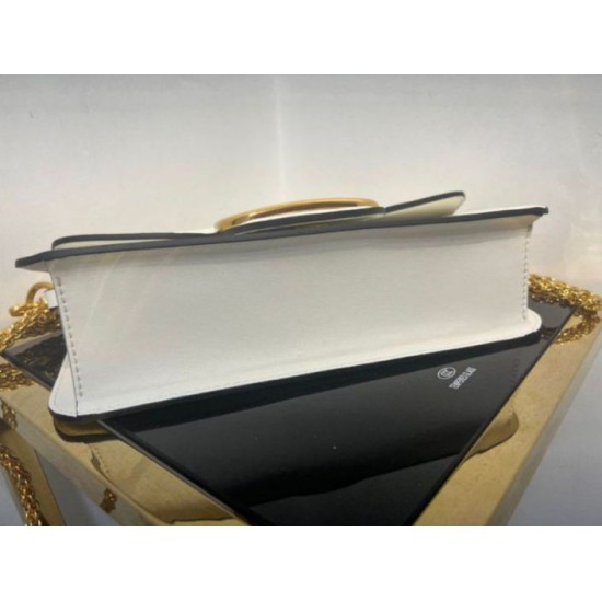 Perfette Qualità Repliche Valentino Loco Grande Borsa A Tracolla Bianco Vitello Imitazione Replica perfetta Valentino Loco Grande Borsa A Tracolla Bianco Vitello Imitazione Outlet Online