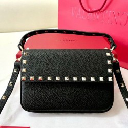 Replica perfetta Valentino Rockstud Pouch Borsa Nero Granulato Imitazione Outlet Online