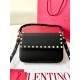Replica perfetta Valentino Rockstud Pouch Borsa Nero Granulato Imitazione Outlet Online