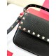 Replica perfetta Valentino Rockstud Pouch Borsa Nero Granulato Imitazione Outlet Online