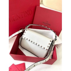 Migliore Repliche Valentino Rockstud Pouch Borsa Bianco Granulato Economiche Outlet Online