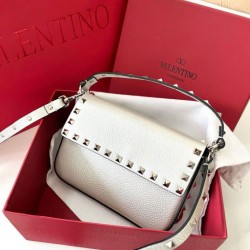 Migliore Repliche Valentino Rockstud Pouch Borsa Bianco Granulato Economiche Outlet Online