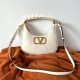 Migliore Repliche Valentino Stud Sign Hobo Borsa Bianco Vitello Economiche Outlet Online