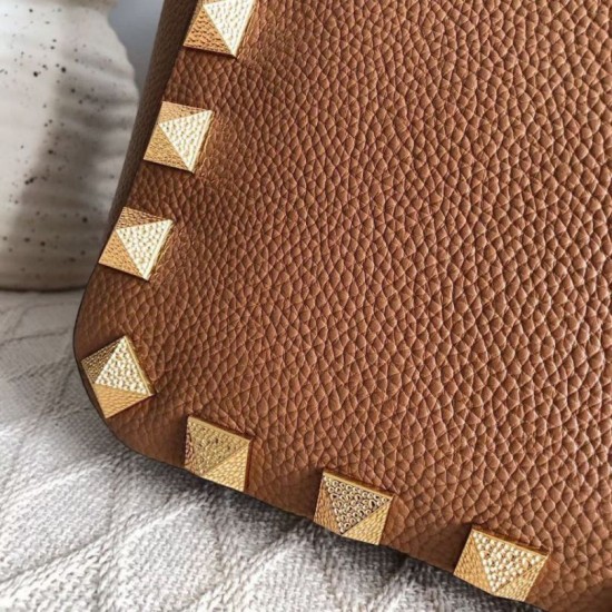 Replica perfetta Valentino Roman Stud Tote Borsa Marrone Vitello Granulato Imitazione Outlet Online