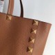 Replica perfetta Valentino Roman Stud Tote Borsa Marrone Vitello Granulato Imitazione Outlet Online