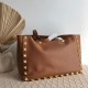 Replica perfetta Valentino Roman Stud Tote Borsa Marrone Vitello Granulato Imitazione Outlet Online