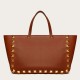 Replica perfetta Valentino Roman Stud Tote Borsa Marrone Vitello Granulato Imitazione Outlet Online
