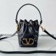 Miglior Falso Valentino VLogo Signature Mini Bucket Borsa Nero Calfskin Economiche Premium