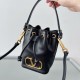Miglior Falso Valentino VLogo Signature Mini Bucket Borsa Nero Calfskin Economiche Premium