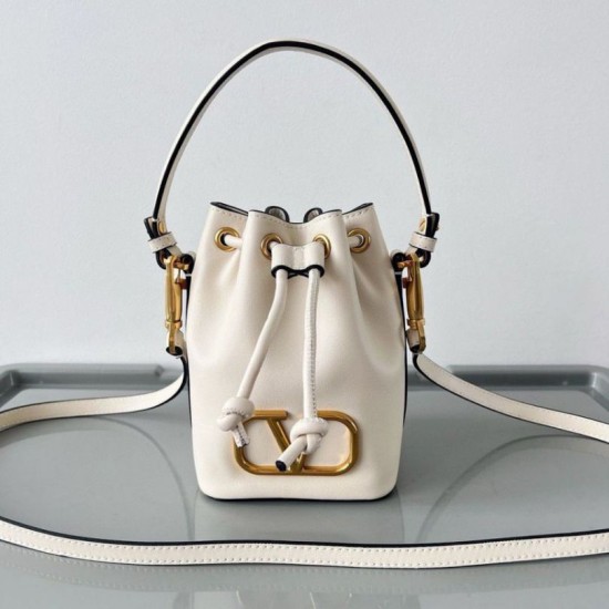 Repliche Valentino VLogo Signature Mini Bucket Borsa Bianco Calfskin Imitazioni Premium Perfette Qualità Repliche Valentino VLogo Signature Mini Bucket Borsa Bianco Calfskin Imitazione